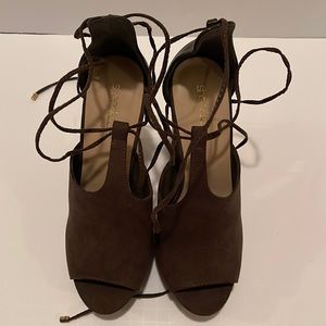 Never Worn! Platform Peep Toe Heeled Lace Up